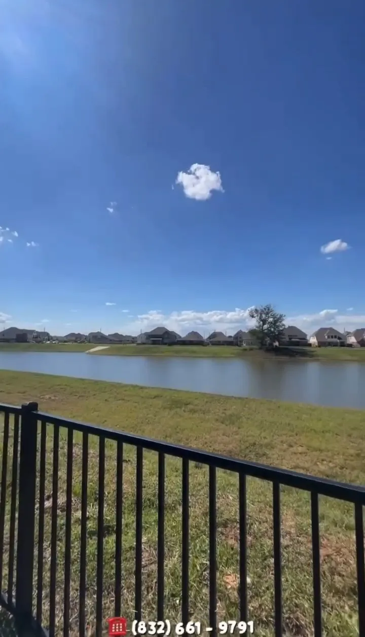 Nhà đẹp – giá tốt – view hồ hiếm có tại Rosenberg, TX