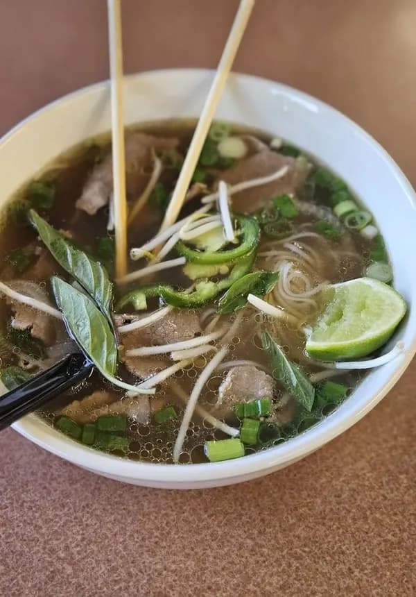 Tô phở của Pho Teresa Restaurant ở San Jose
