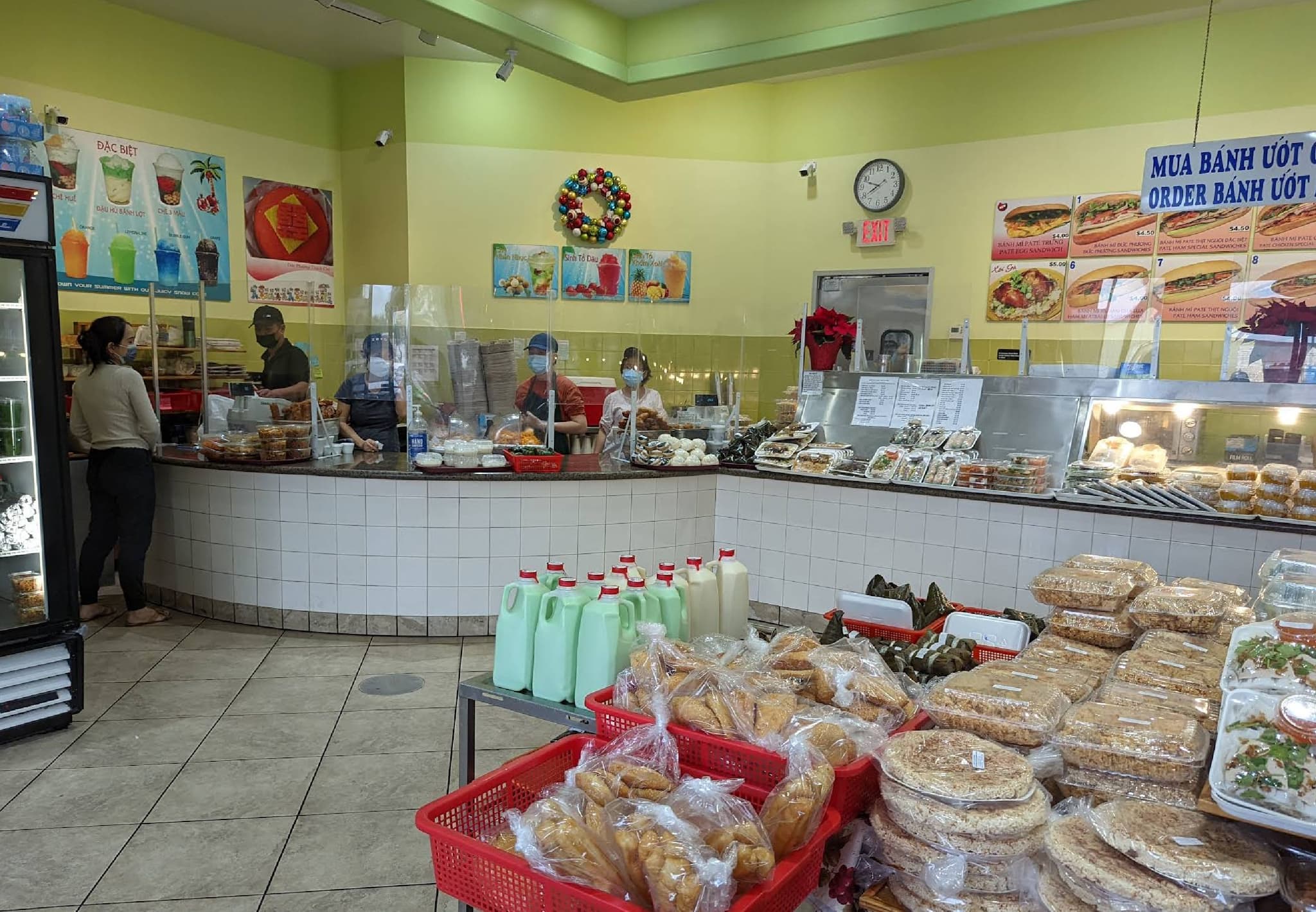 Đức Hương Giò Chả Houston: Đặc Sản Việt Mang Về 🥟