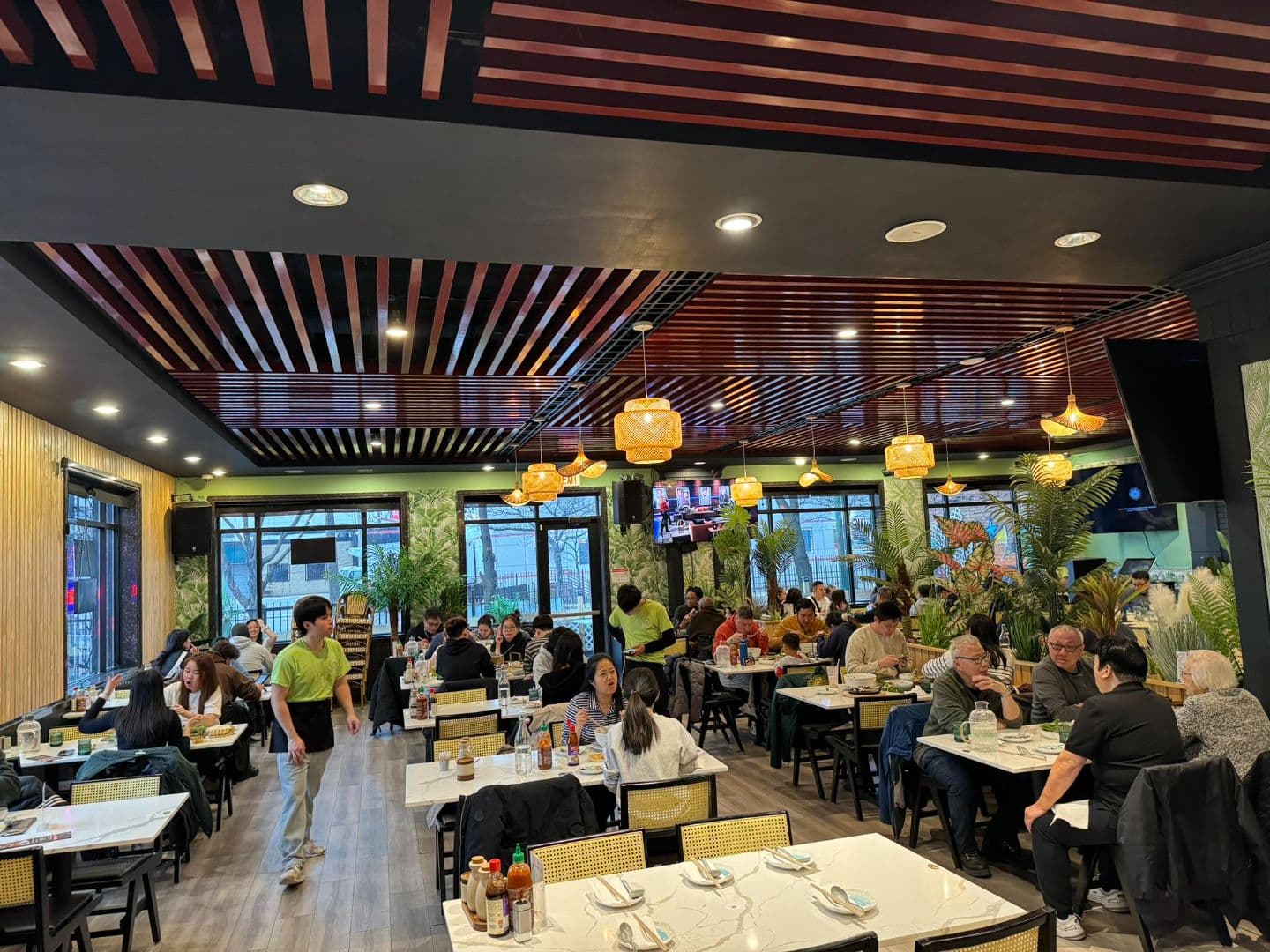 Ocean Grill & Bar – Ẩm Thực Việt Hiện Đại Tại Chicago 🌊