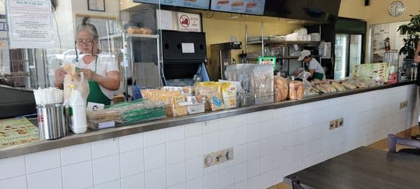 Banh Mi Che Cali