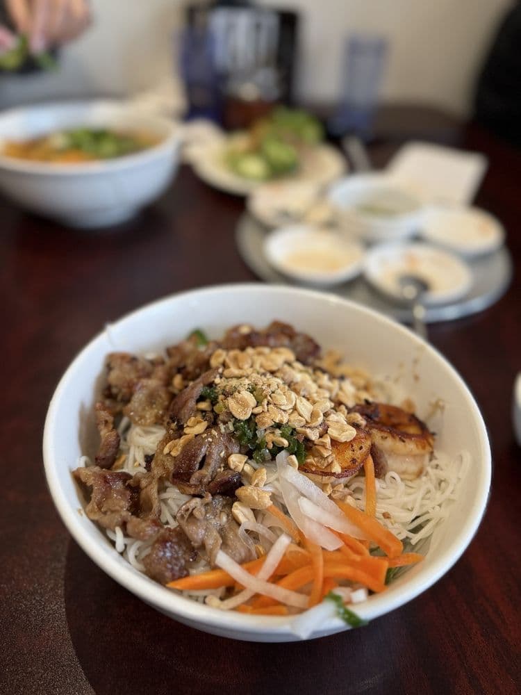 Huynh Dining