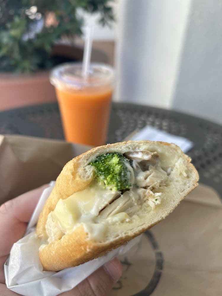 Le Diplomate Cafe