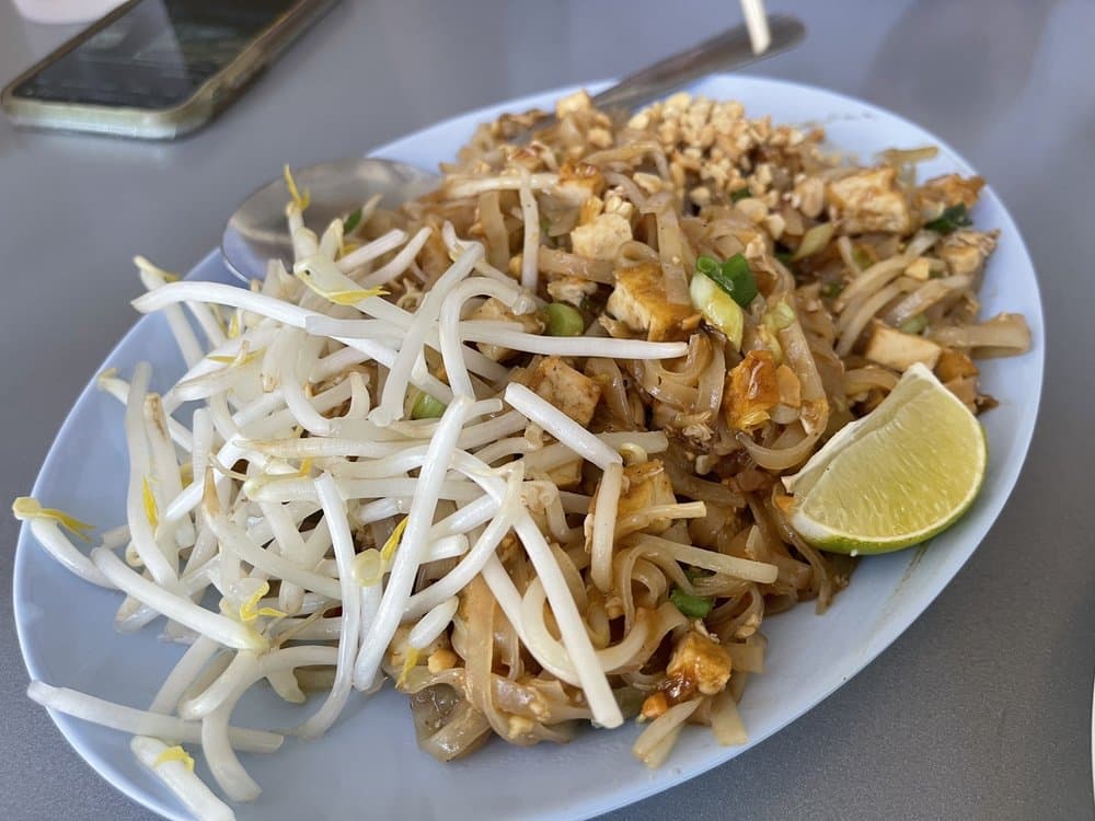 Laod'er Phet's Kitchen Farm To Table Style